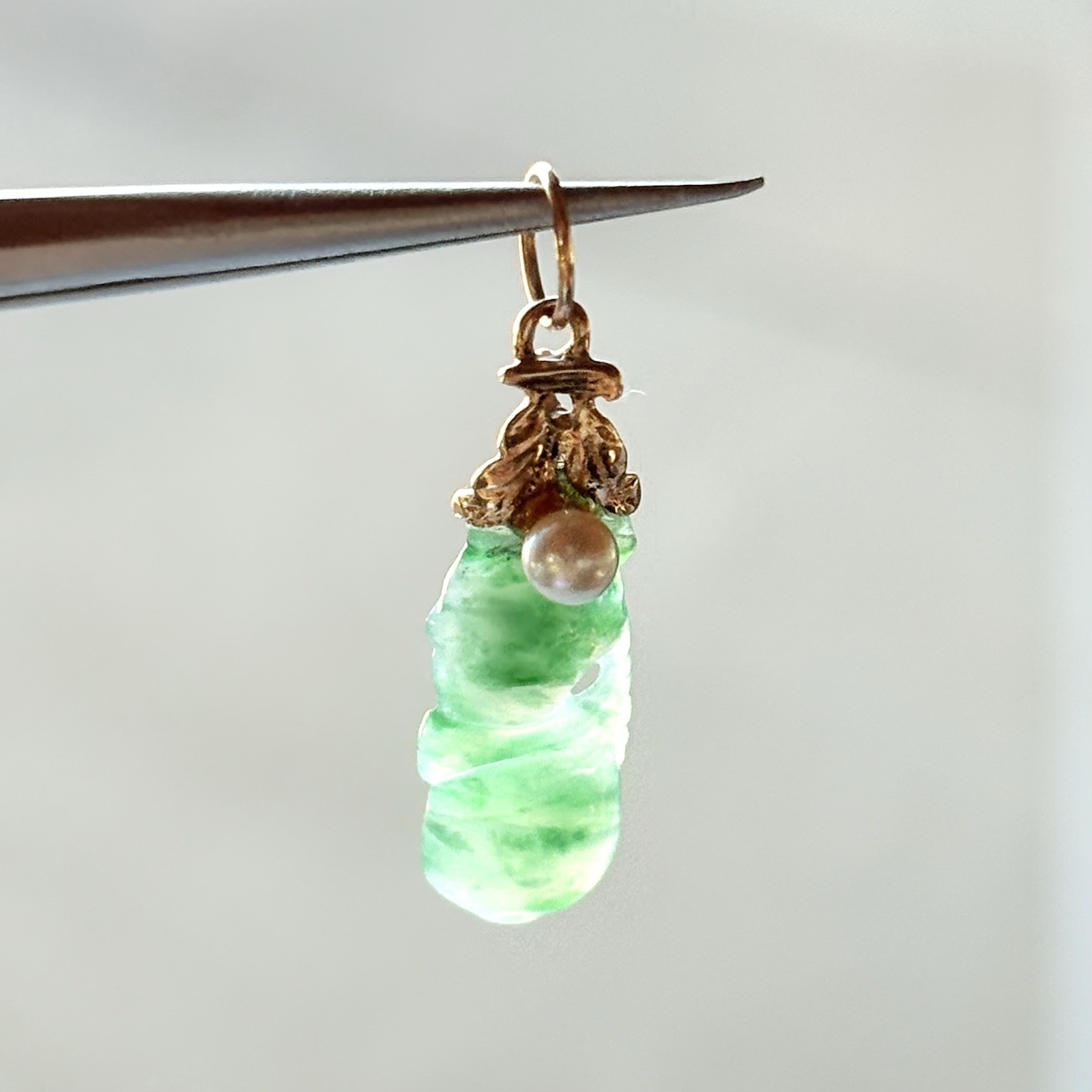 14K Yellow Gold Moss-in-Snow Jade Chinese Gourd Leaf Pearl 21mm Pendant 0.87g