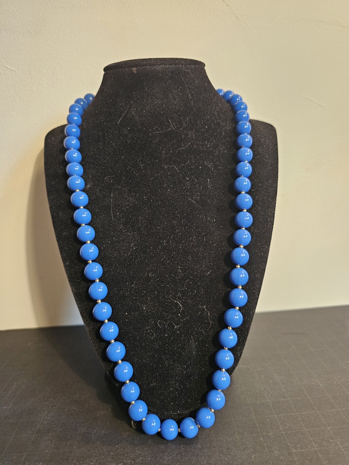 Vintage Large Blue Plastic And Small Goldtone Bead Necklace 23 Inch Long