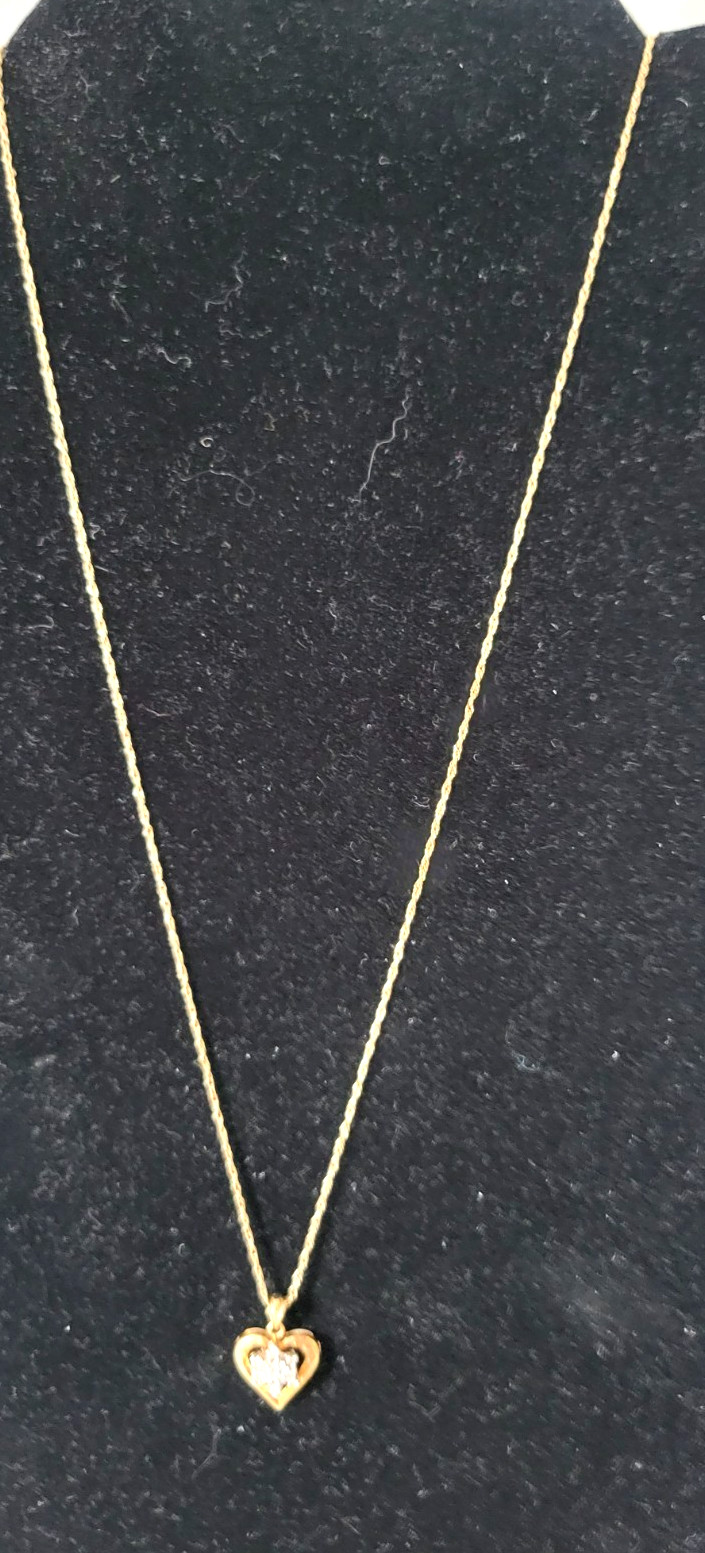 Solid 10K Gold Diamond Cluster Heart Pendant Necklace W 18″ Long 10K Gold Chain