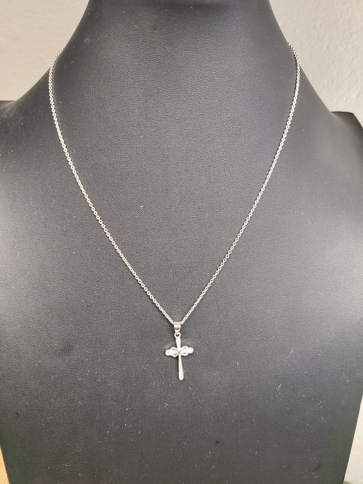 925 Chain and Cross Pendant 18″ 3.4 Grams TW