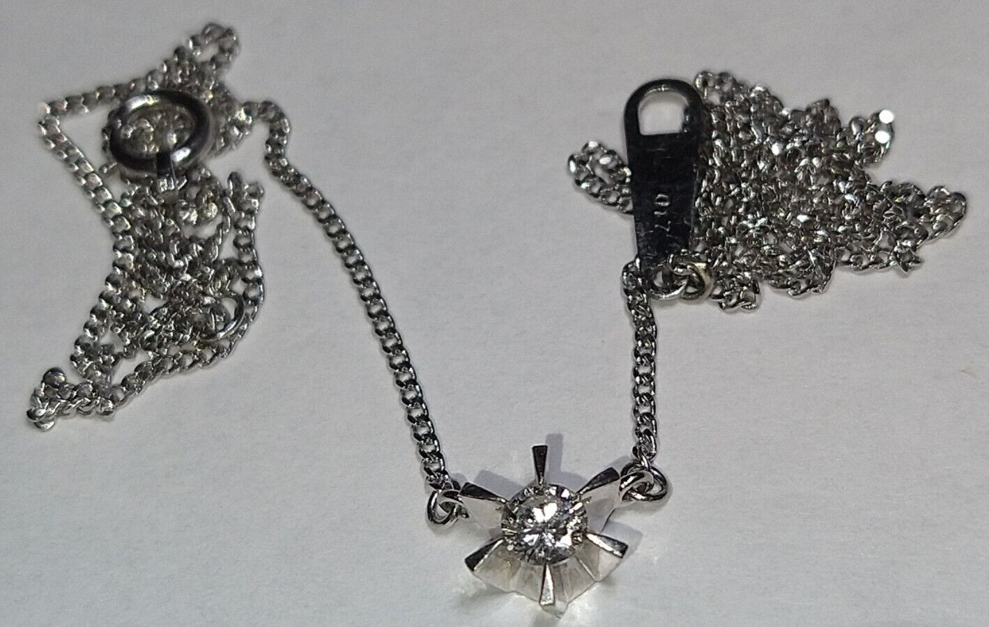 Solid platinum 0.17 carat diamond solitaire pendant chain necklace 2.7 grams