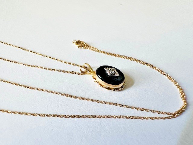 Estate 14K Yellow Gold Onyx & Diamond Pendant Chain Necklace