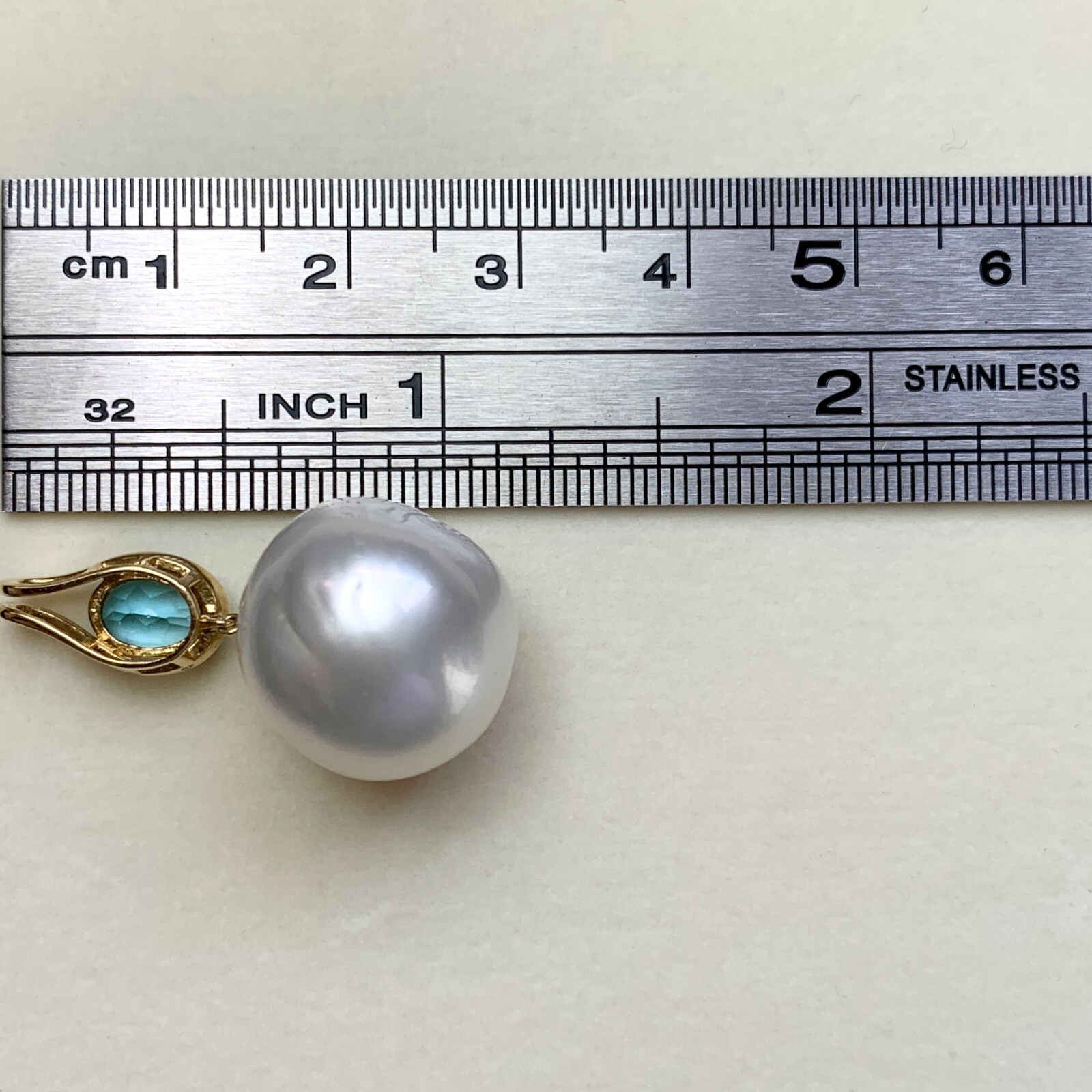 15.6mm Australia South Sea Pearl/Blue Quartz Pendant 18k Solid Yellow Gold