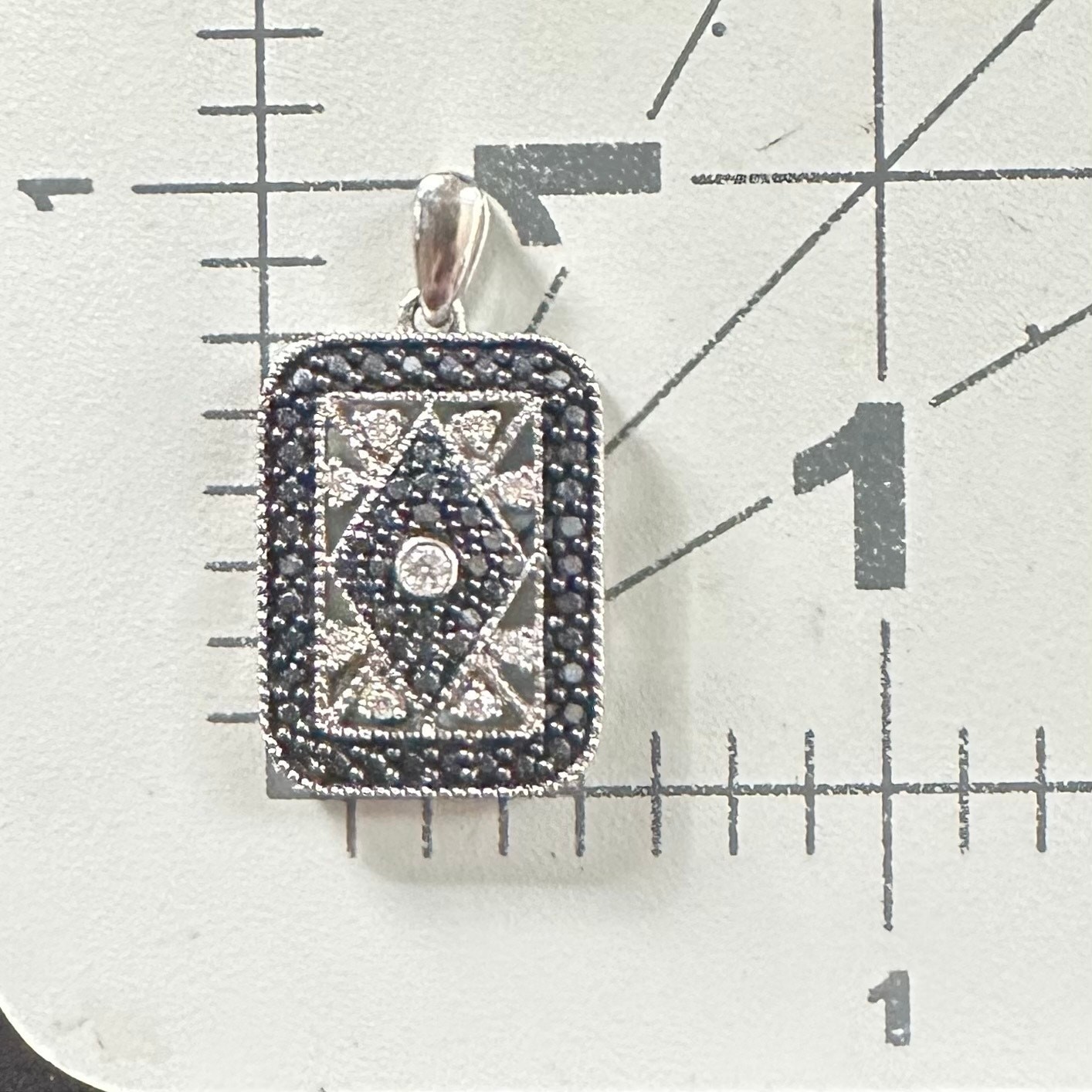 14kt solid white gold white black diamonds treated 0.50CTW pendant 3.13 grams