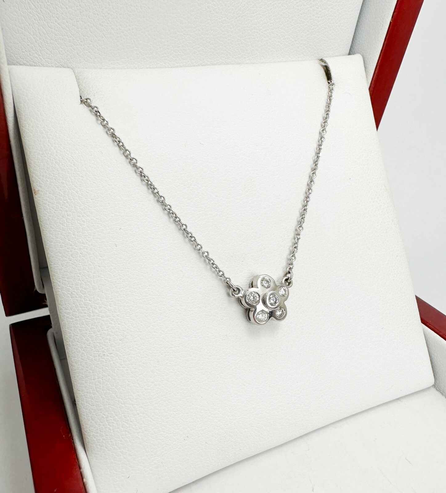 14K White Gold 1/10ctw Diamond Flower 16″ Necklace L751