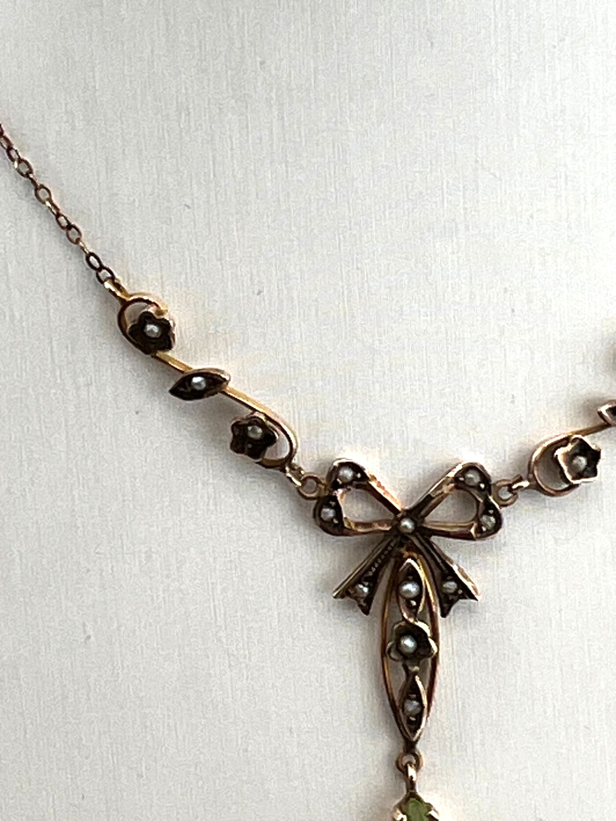 Vintage 10K yellow gold Lariat necklace seed pearls Peridot by ECCO