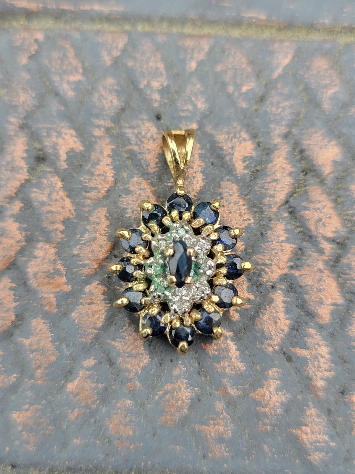 Sapphire Pendent with Diamonds