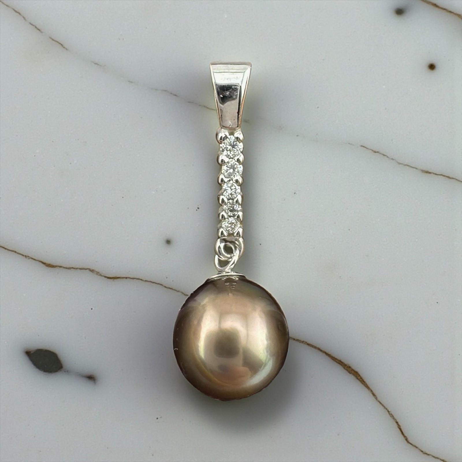 Vintage 14K White Gold Tahitian Pearl & 0.09ctw Diamond Pendant 8.6 mm