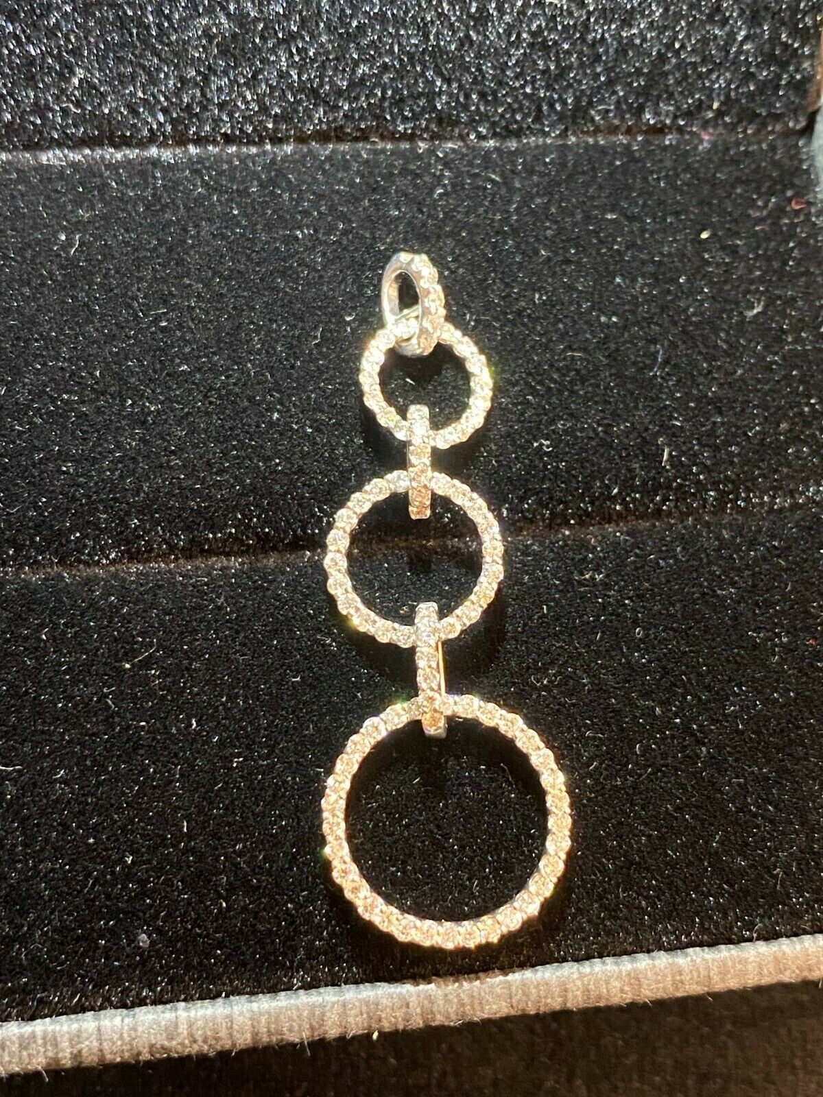Pavé 1.20 cts Round Brilliant Cut Diamonds Eternity Bow Pendant 18K Gold