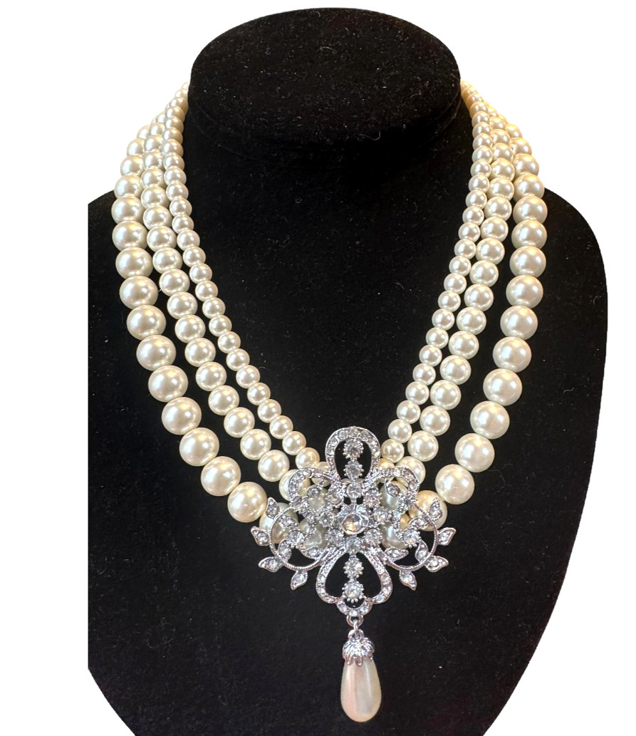 pearl necklace thriple strand 17″ Teardrop Pendant