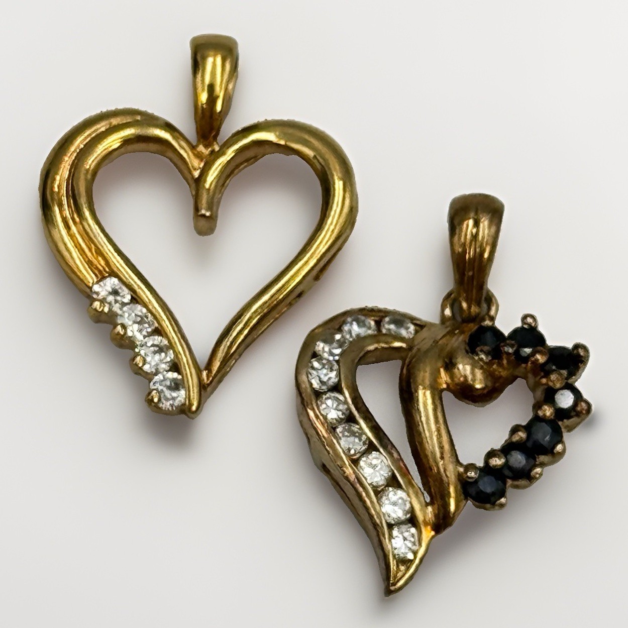 Set of 2 Gold Overlaid Sterling Silver 925 Black & White Heart 1″ Pendants 4.4g
