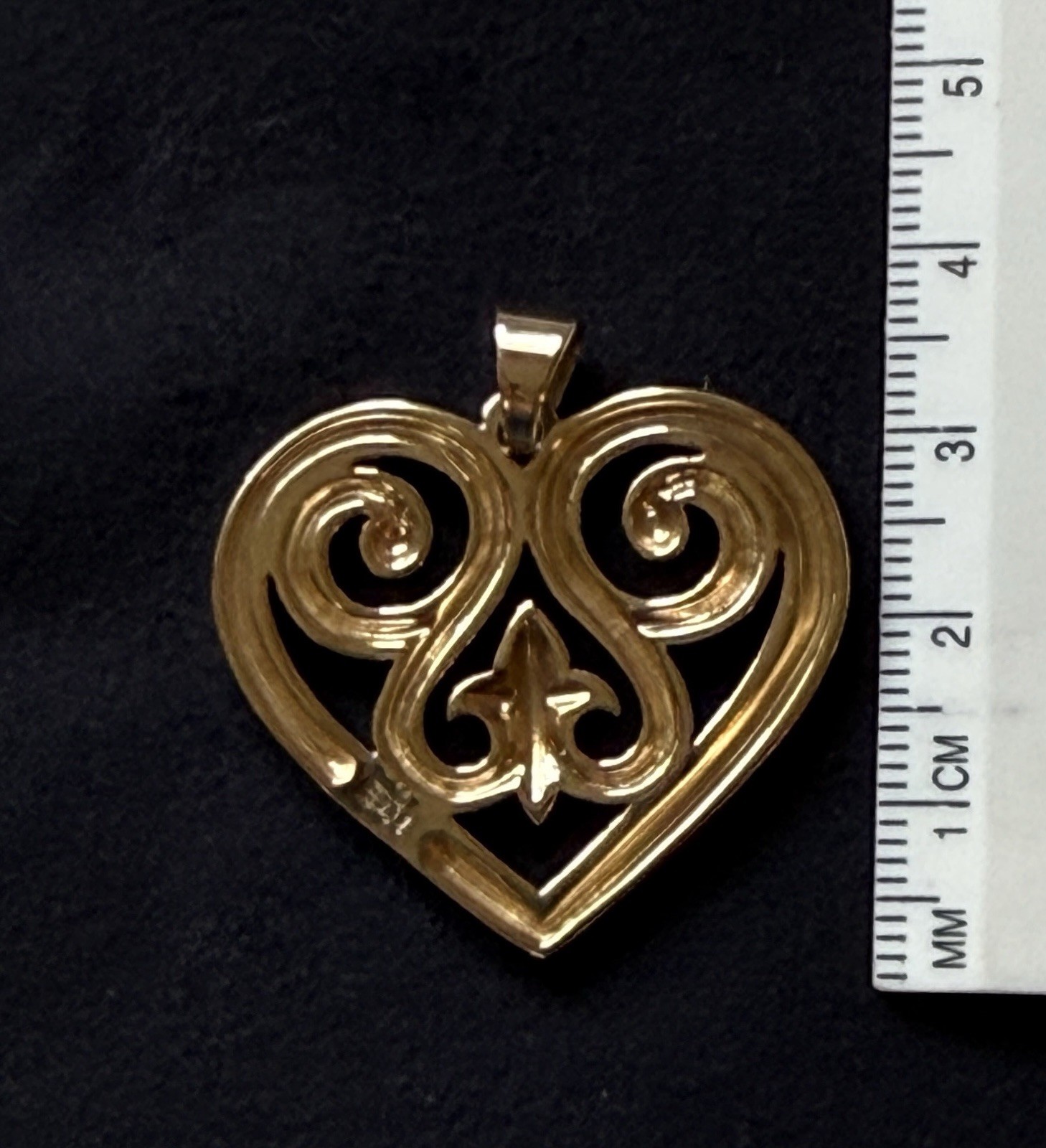Retired Rare James Avery French Scroll Heart Pendant 14K Gold 10.3 Grams
