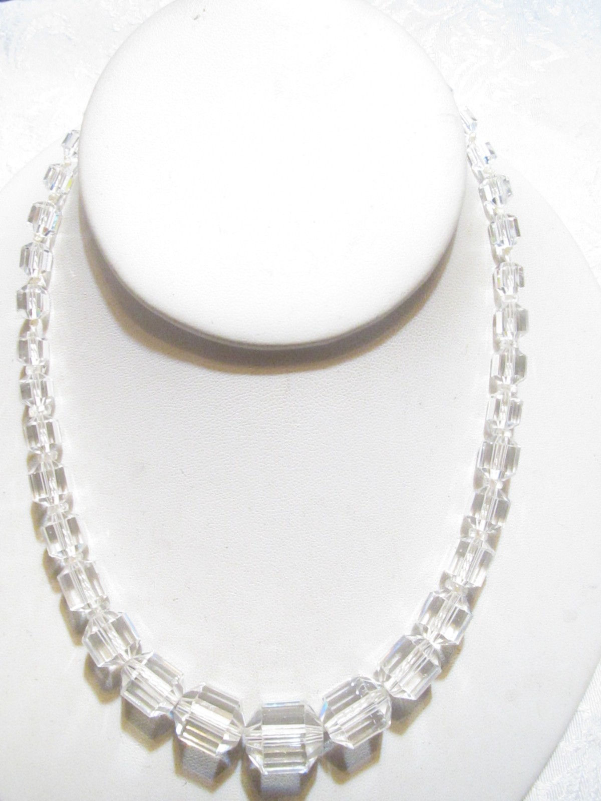 BEAUTIFUL ESTATE 15″ CHOKER STYLE STERLING CLASP CUT CLEAR CRYSTAL BEADS