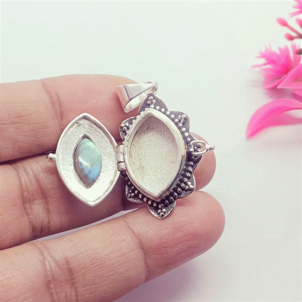 Natural Labradorite Gemstone Handmade Poison Pendant.925 Sterling Silver pendant