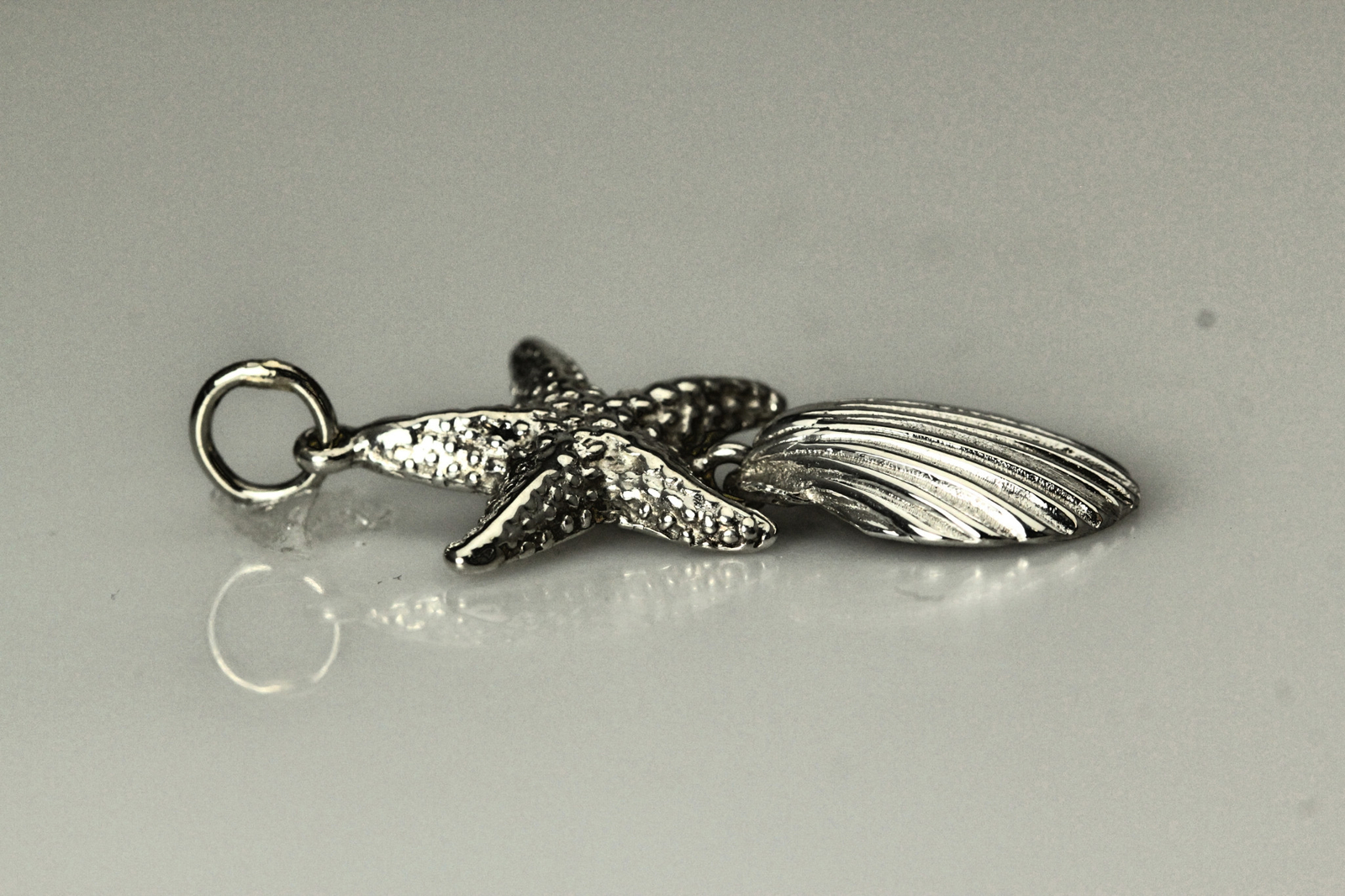 925 Sterling Silver Starfish & Shell Pendant 3 Grams (PEN7953)