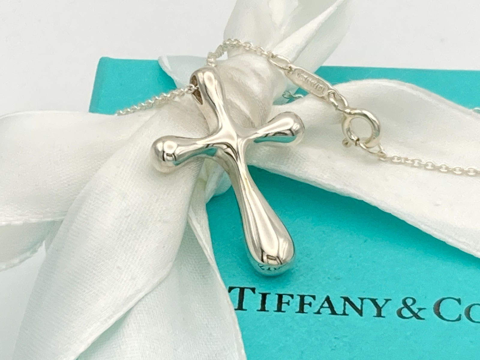 Tiffany & Co. 29mm Small Cross Pendant Necklace 16″ Silver 7.5g