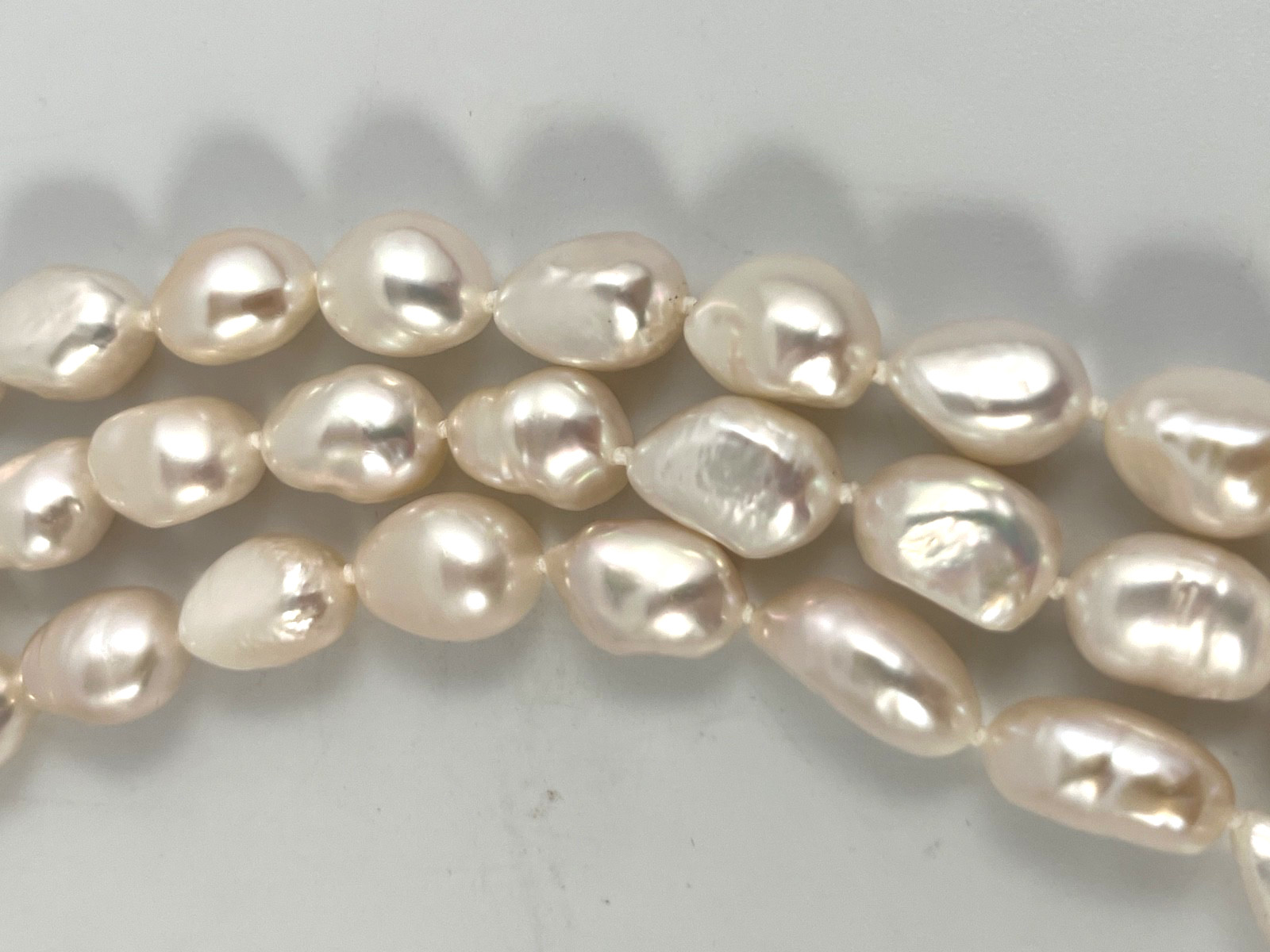 14K (585) YELLOW GOLD THREE ROWS BAROQUE PEARLS NECKLACE 19in