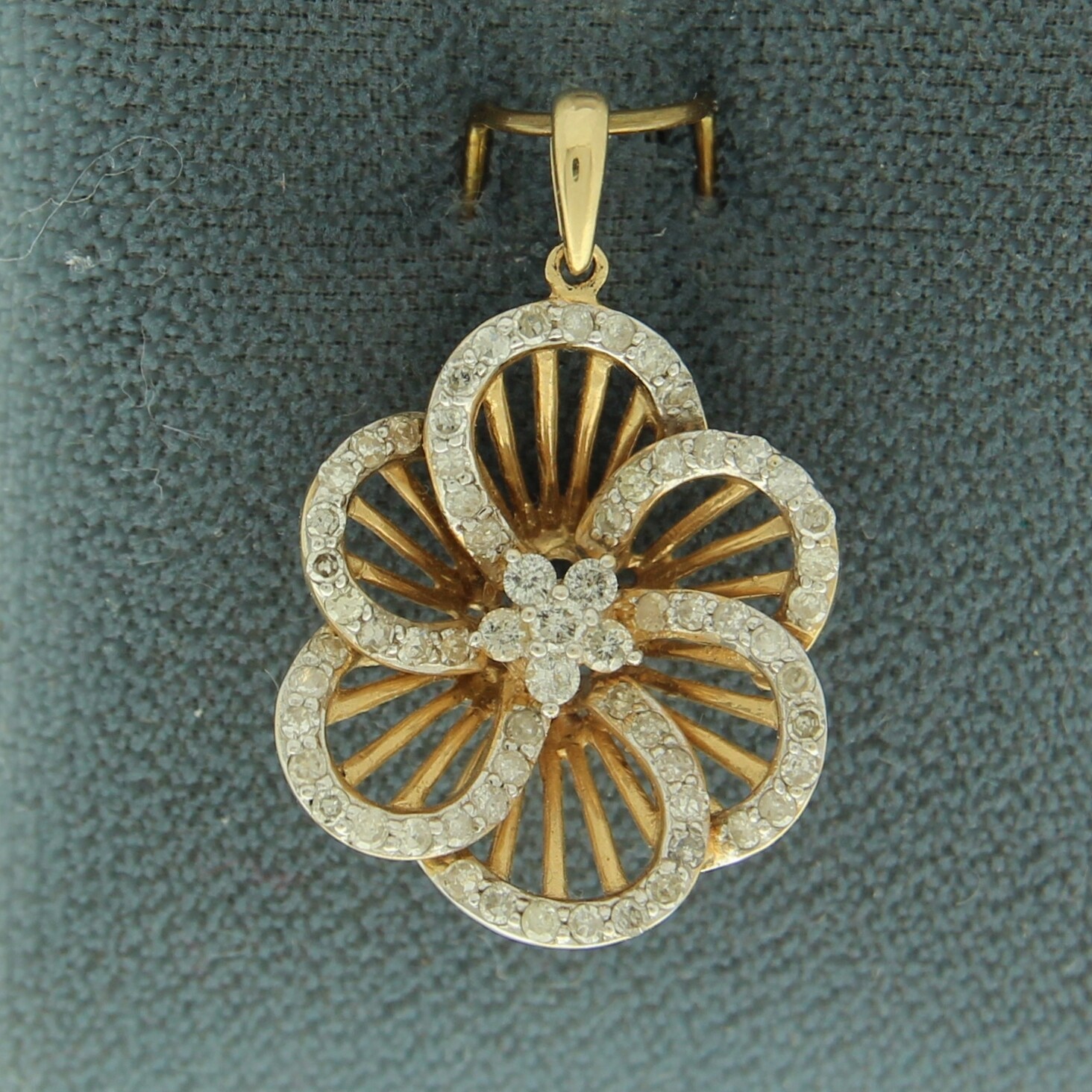 0.55 CTW Diamond 14K Yellow Gold Pendant Brand New