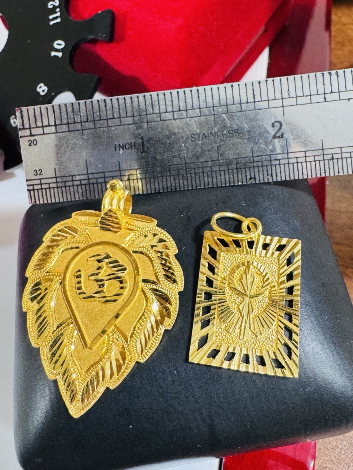 Saudi 22K Solid 916 Real Gold Two Set (2) Leaf Flower/Sikh Allah Pendant 9.2g