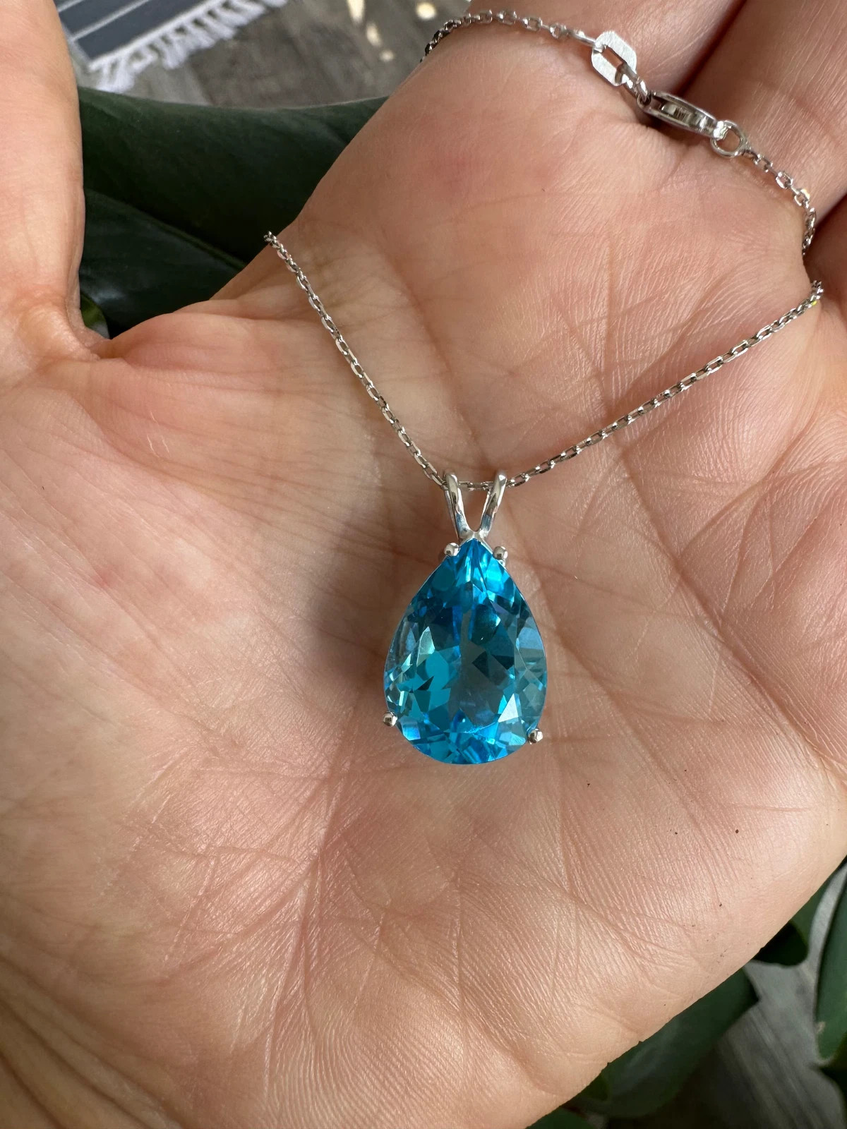 Pear Cut Natural Swiss Blue Topaz Pendant 925 Silver With Sliver Chain 20.40 Ct