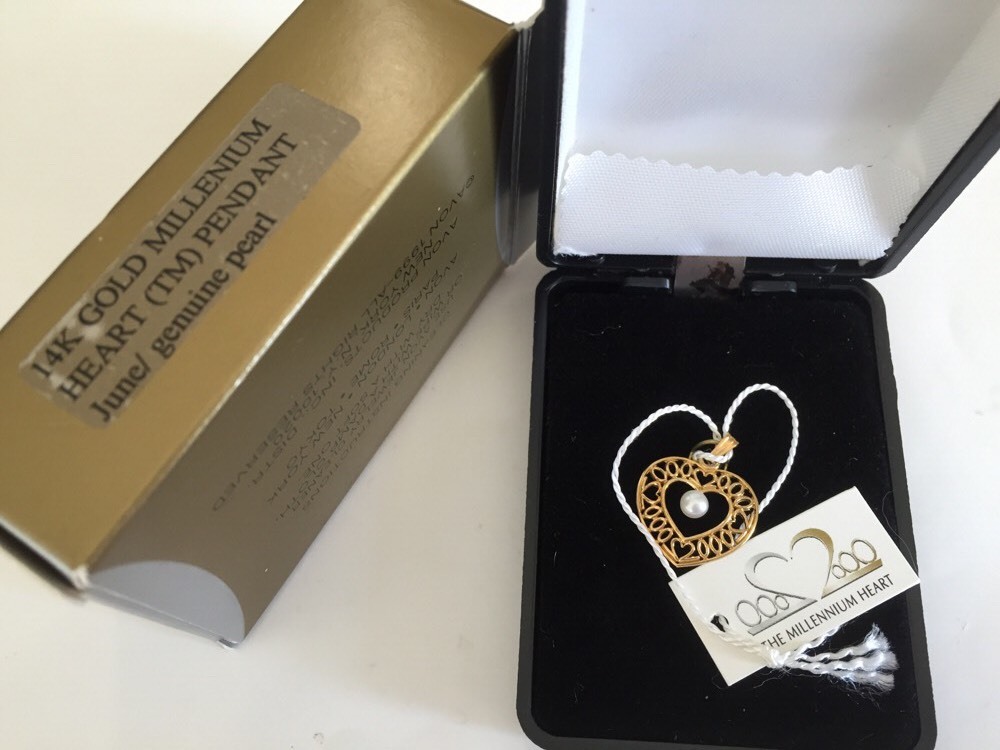 Avon 14K Yellow Gold Millennium Heart Pendant June Genuine Pearl