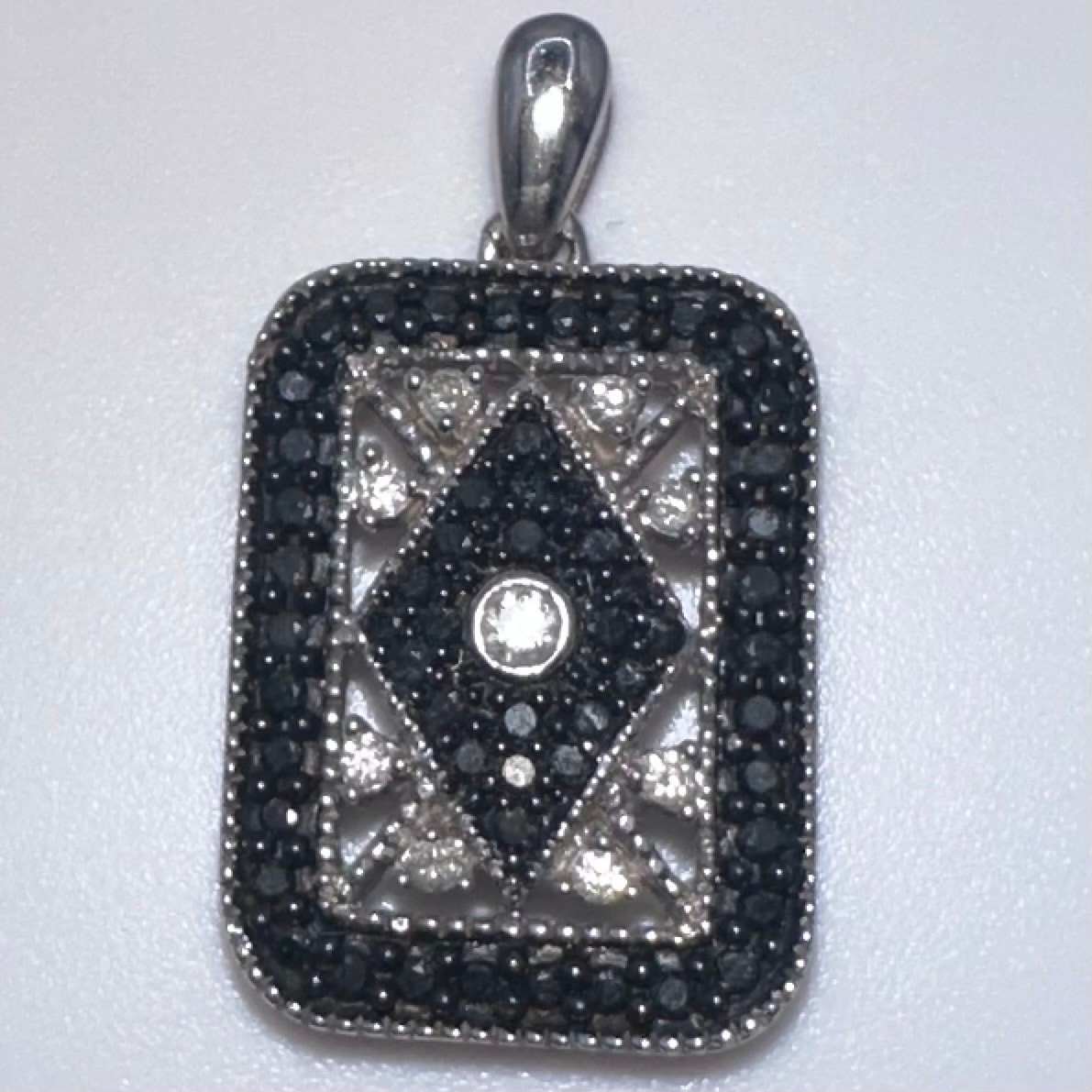 14kt solid white gold white black diamonds treated 0.50CTW pendant 3.13 grams
