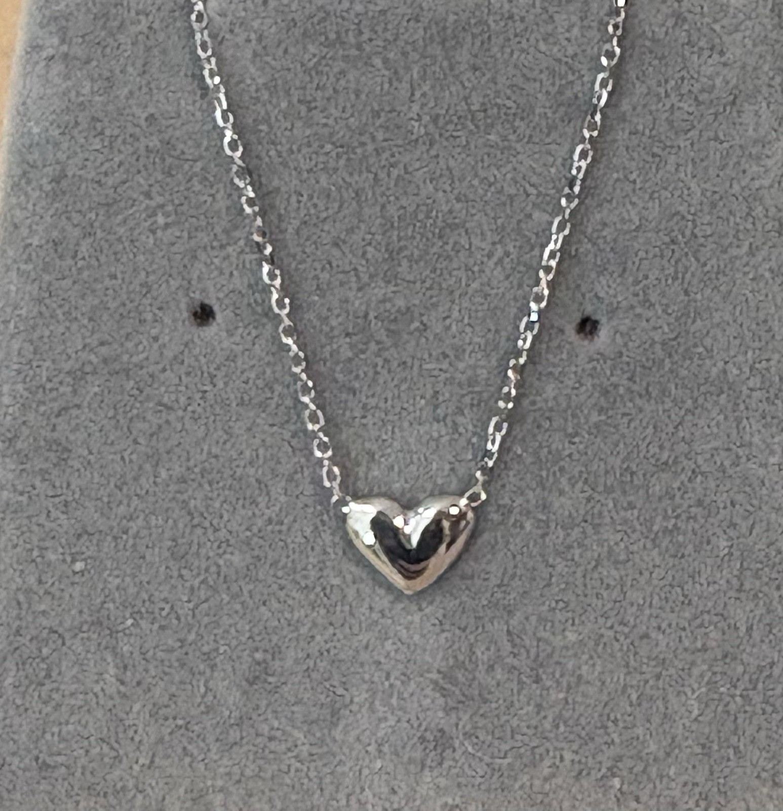 14kt Solid White Gold Baby Heart Choker Necklace. 15 1/2″