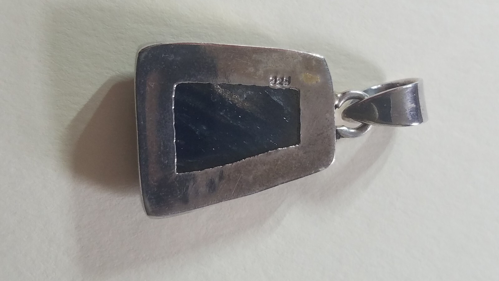 LABRADORITE STERLING SILVER PENDANT 925 *PRE-OWNED IN VERY GOOD CONDITION*