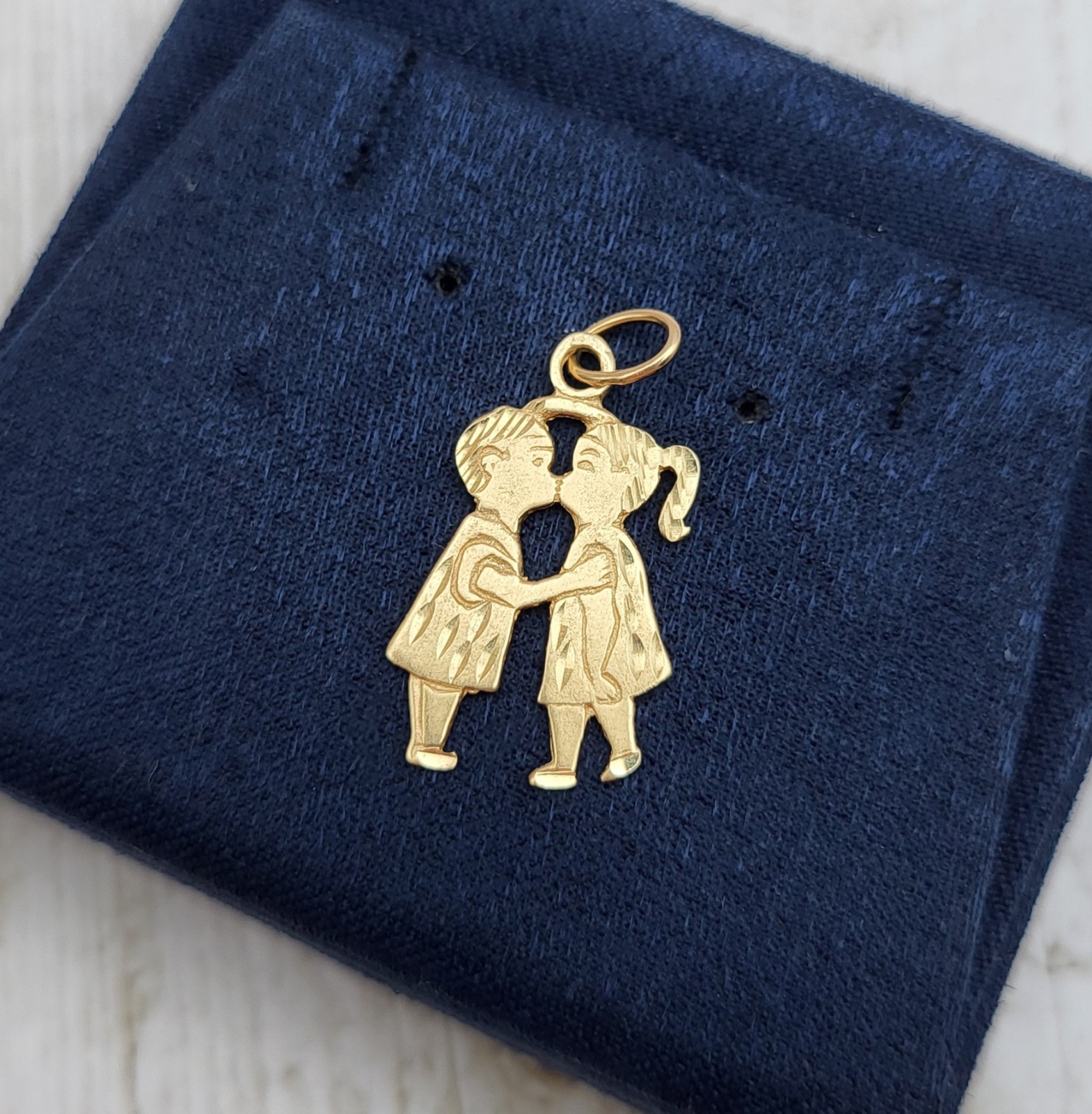 Vintage 14K Gold Boy & Girl Kissing Pendant Charm for Necklace Bracelet Kids