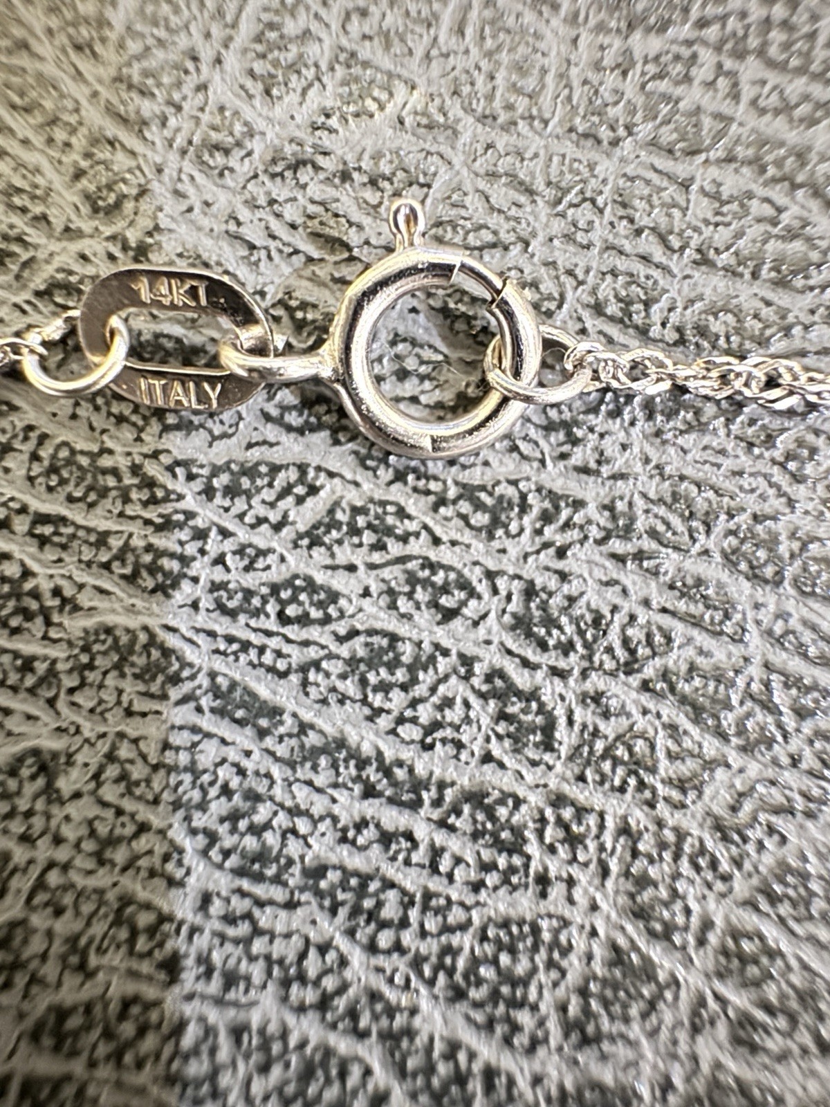 14k WG Chain,White 7.5mm Pearl Station Necklace 17,32 In. Made In Italy.