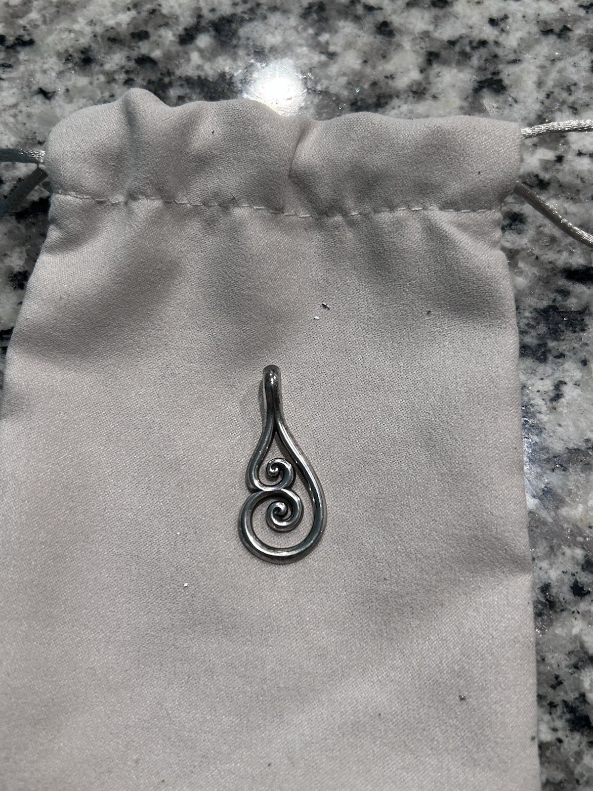James Avery Sterling Silver 925 French Scroll Heart Pendant Retired, 7.4g