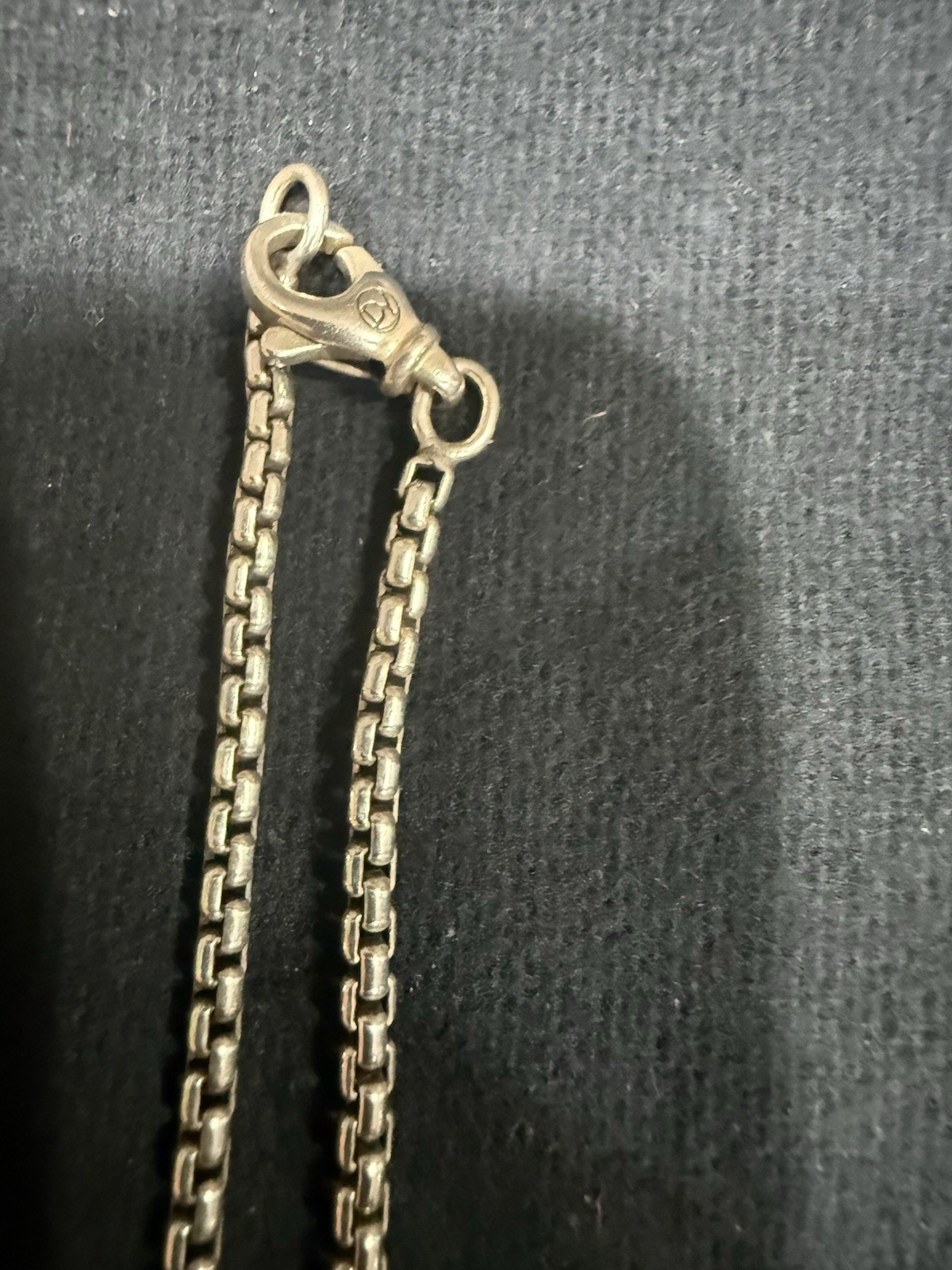 David Yurman Men’s Sterling Silver Chevron Cross Pendant & 22″ Box Chain Set.