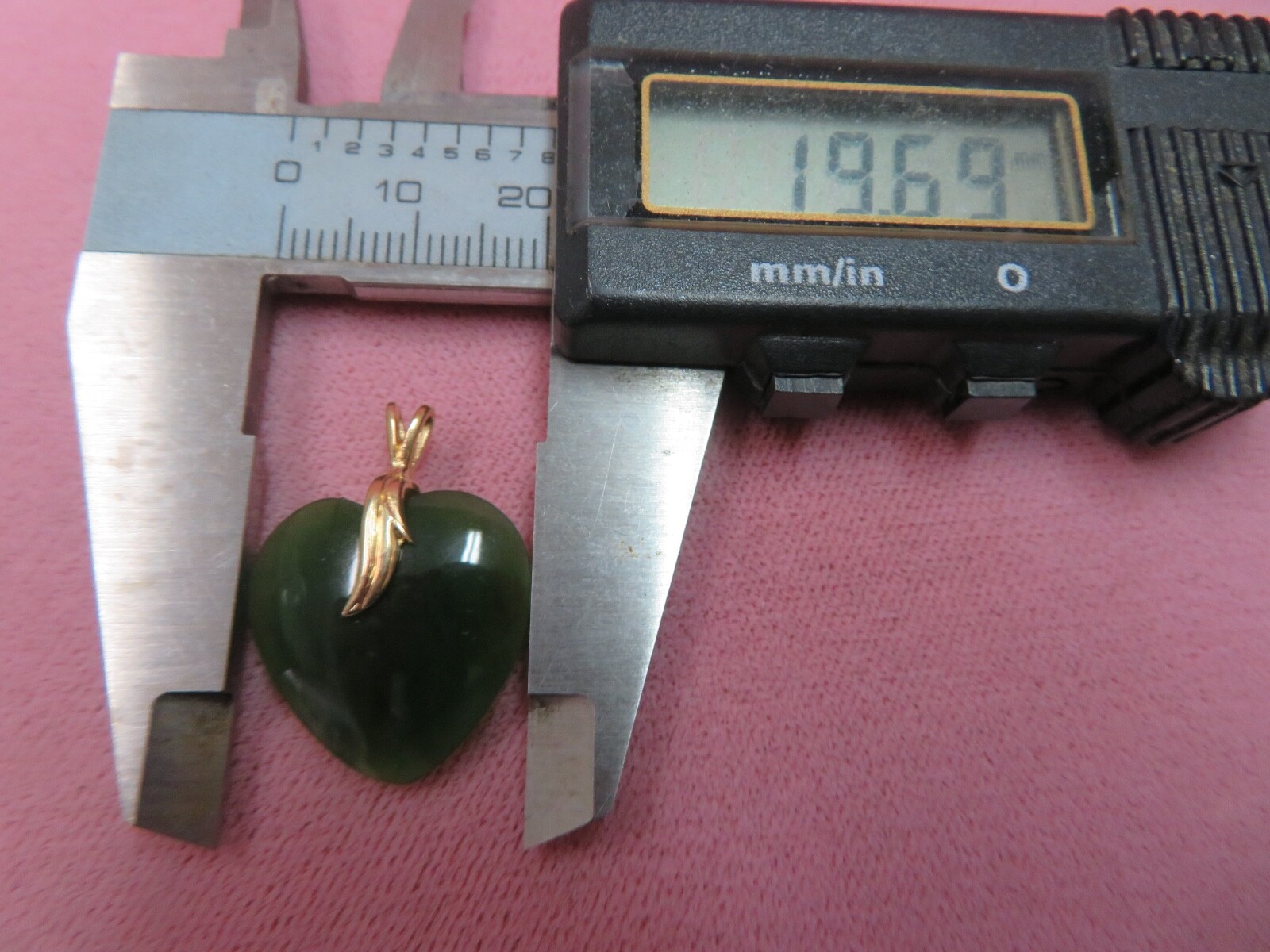 High Quality 14k Solid Y. Gold Nephrite Jade Heart Pendant 3.4 Grams