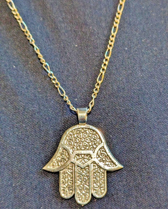Sterling Silver Hamsa Hand Pendant w/ 20″ Sterling Silver Figaro Chain