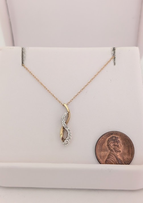 1/5 Carat Diamond Necklace 10K 2 Grams Retail Price $899 Make Me An Offer!