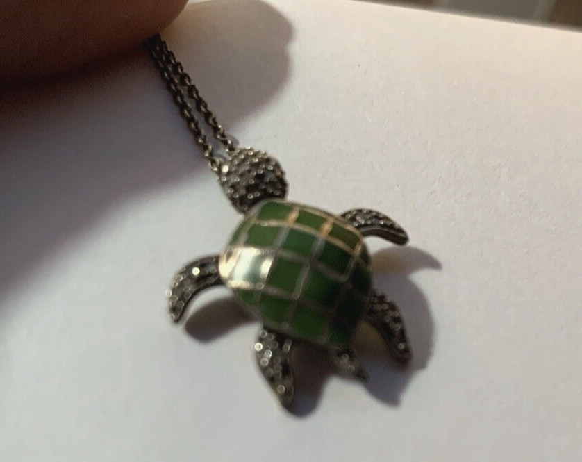 Sterling Silver 925 Necklace 1/10 CTW Diamond Green Turtle Pendant Womens
