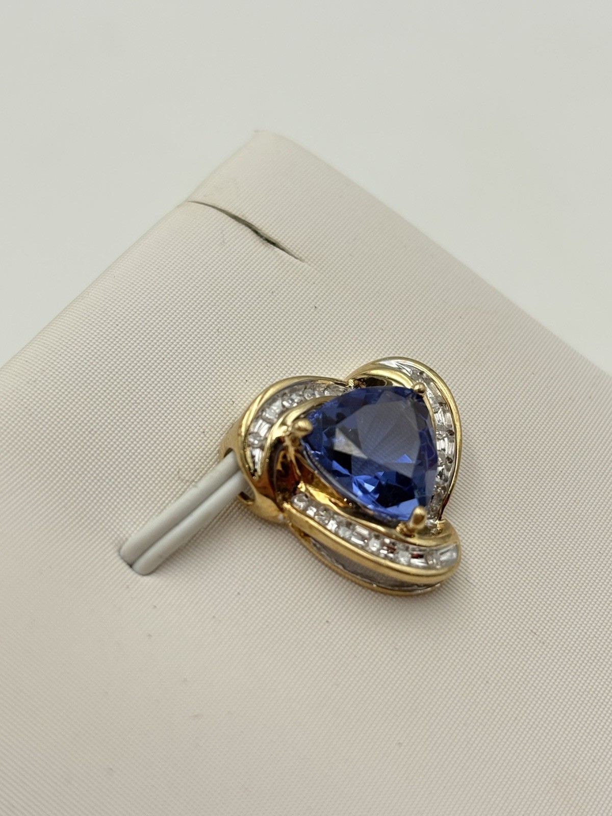 GOLD 10KT YELLOW GOLD TRILLION CUT TANZANITE SLIDE PENDANT 2.8g