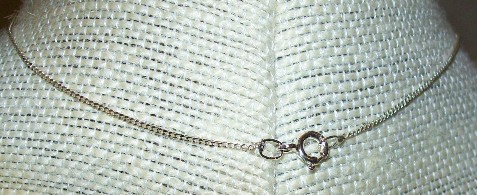 Vtg Sterling Silver Marked 925 Flower Pendant with Red Center Stone on 18″ Chain