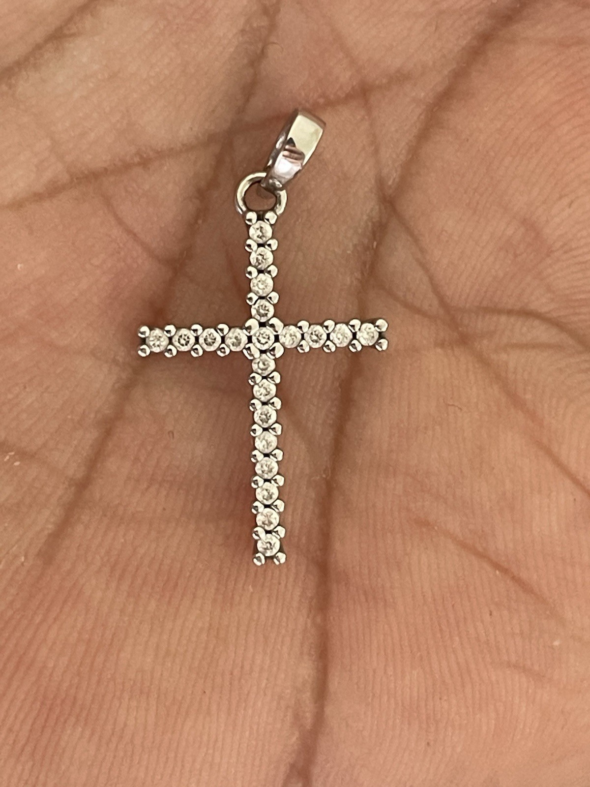18KT White Gold 0.20CTW Diamond Cross Pendant (L44)