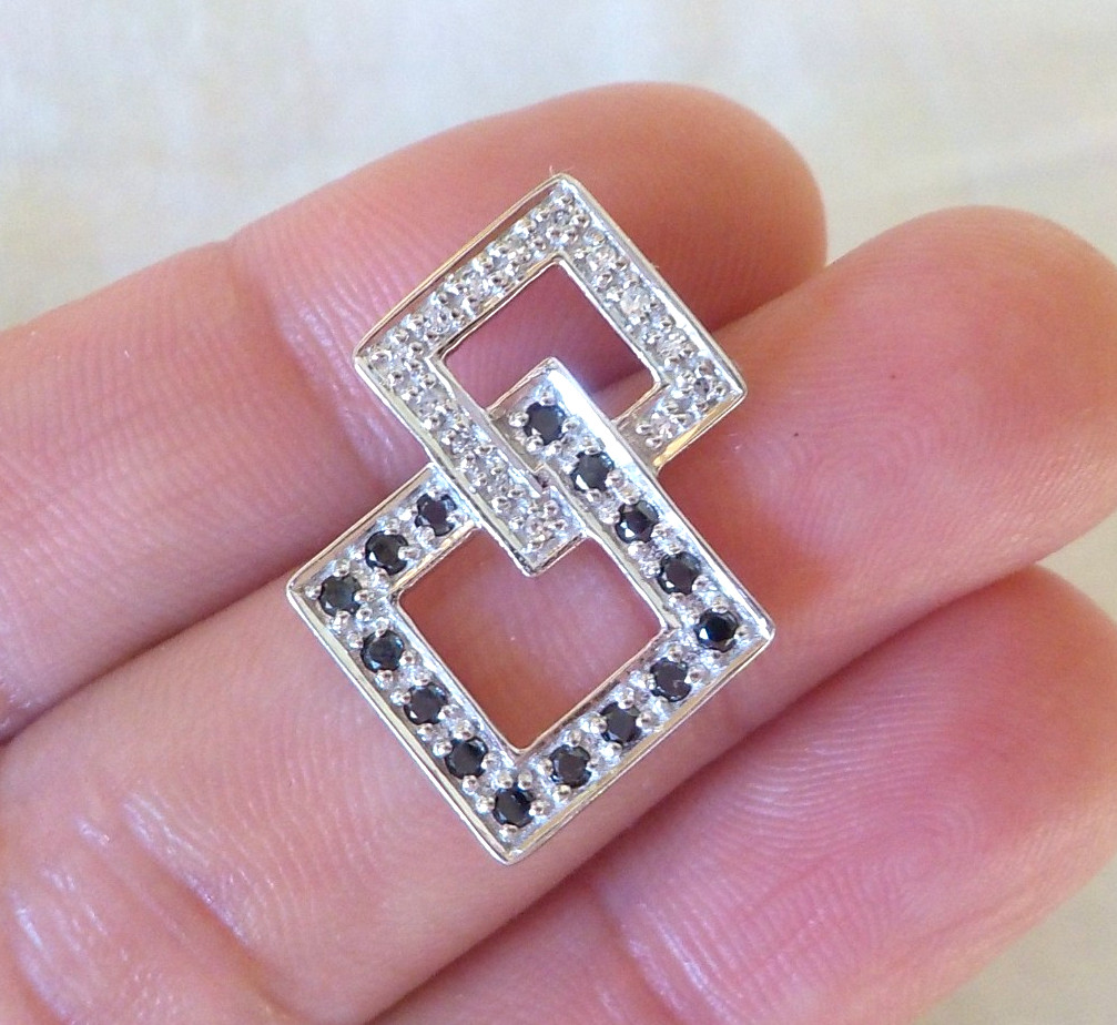 Modern 18K White Gold Black White Diamond Pendant – 2.90 gms, 0.95 in, 0.36 ctw