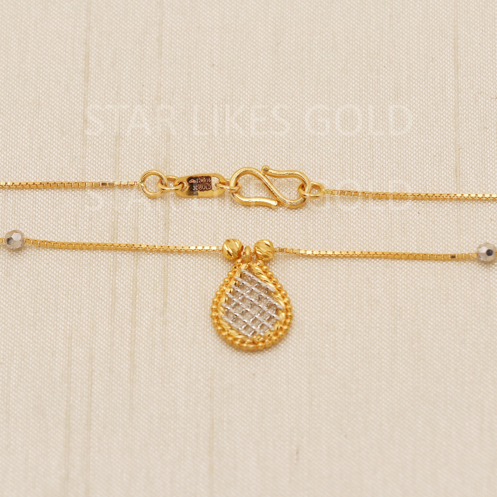 22K Gold Box Chain Station Necklace 17″ 3.8g 2mm Teardrop Pendant Tri-Tone 916