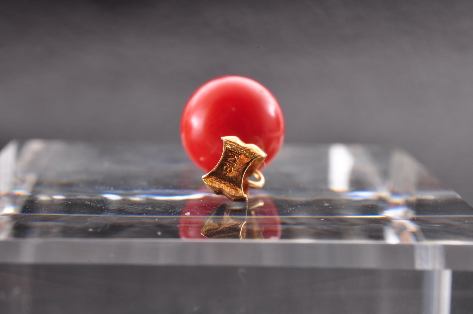 With Certification, 18k gold clasp, Deep red coral pendant top ( 8.3mm 4.5ct).