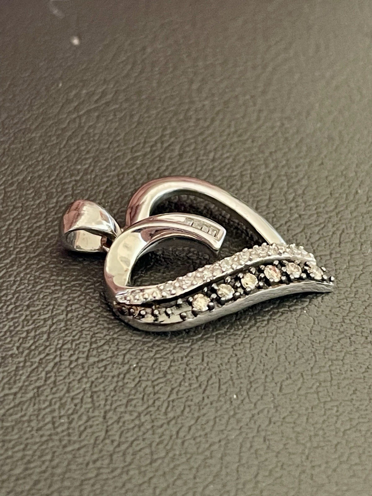 10KT White Gold 0.20CTW White & Champagne Diamond Heart Pendant (F216)