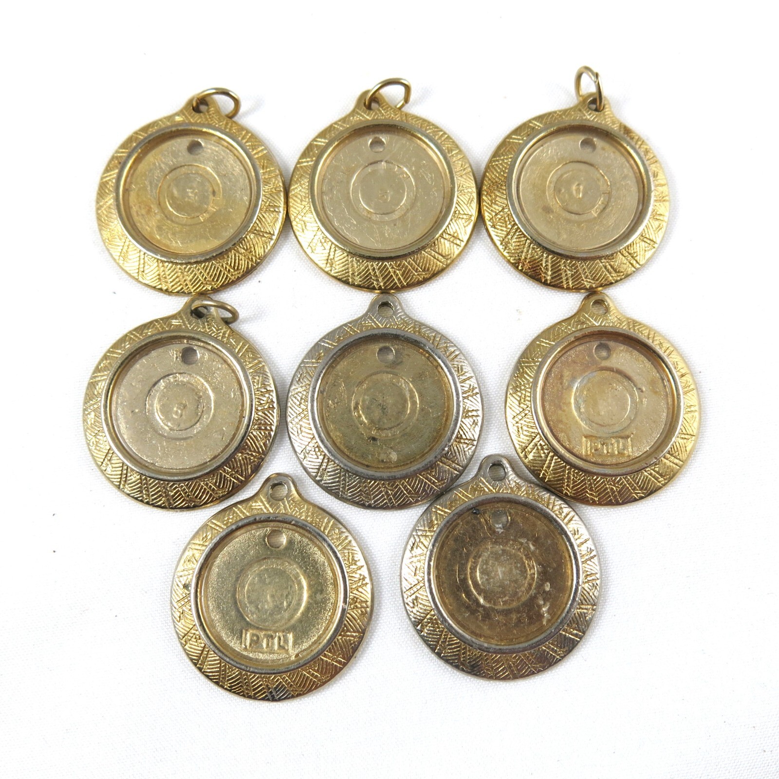 (8)Vintage Round Picture Frame Photo Charm Pendant w/ Plastic Protective Cover