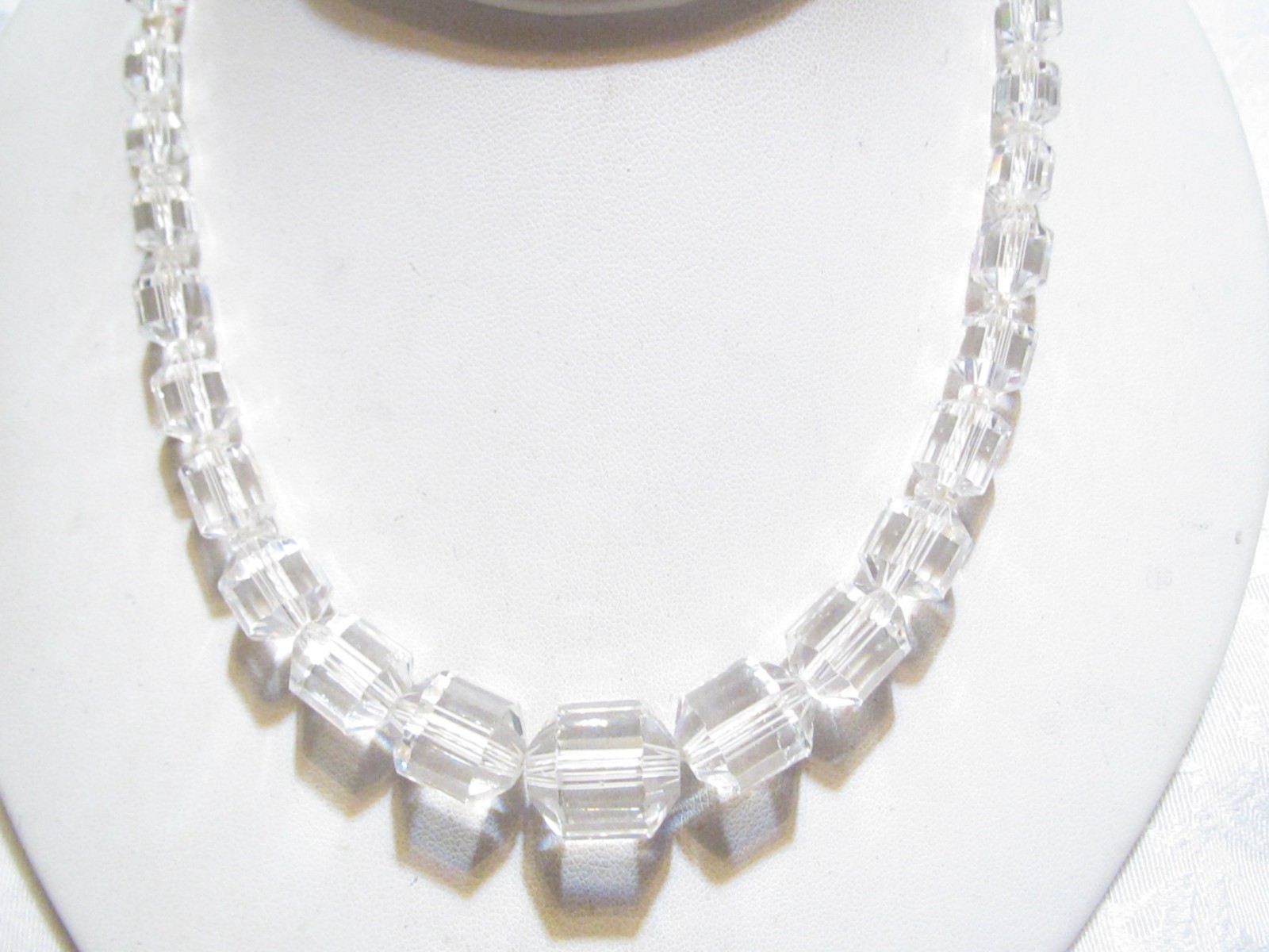 BEAUTIFUL ESTATE 15″ CHOKER STYLE STERLING CLASP CUT CLEAR CRYSTAL BEADS