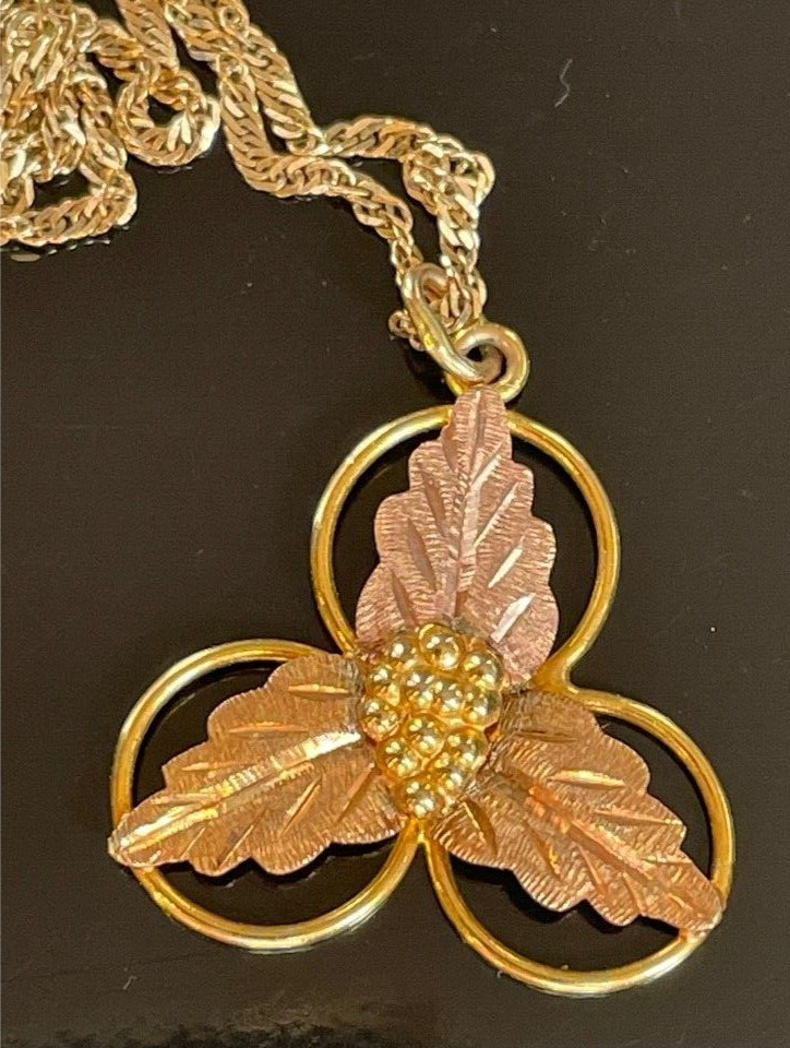 Multi-Tone Gold 3 Leaves Pendant Necklace