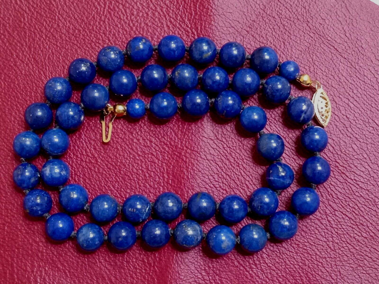18″ LAPIS LAZULI NECKLACE. Elegant 14K Gold Clasp. Hand Knotted. 8.0 mm