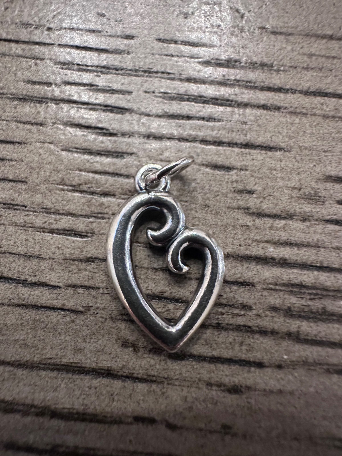 Retired Sterling Silver James Avery Mother’s Love Heart pendant Uncut Loop