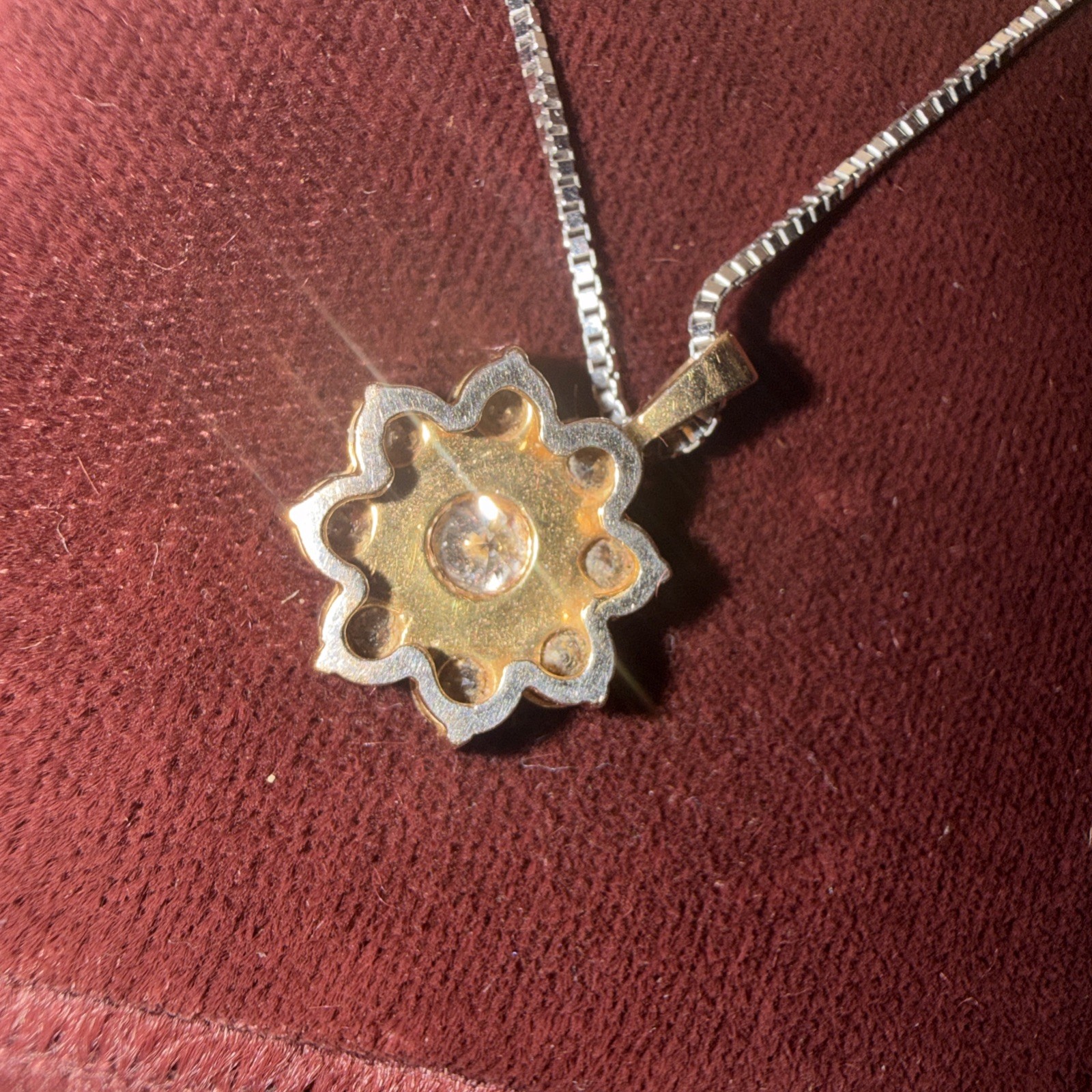 1 Carot 14K Yellow Gold 8-Diamond Flower Cluster Pendant Necklace