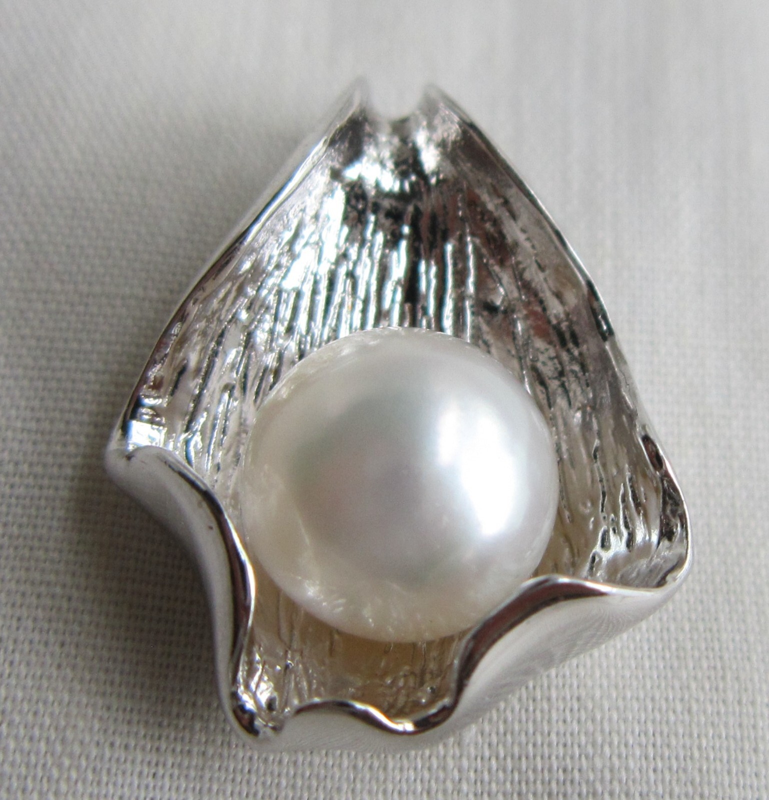 STERLING SILVER GENUINE FRESHWATER CULTURED PEARL PENDANT / WHITE